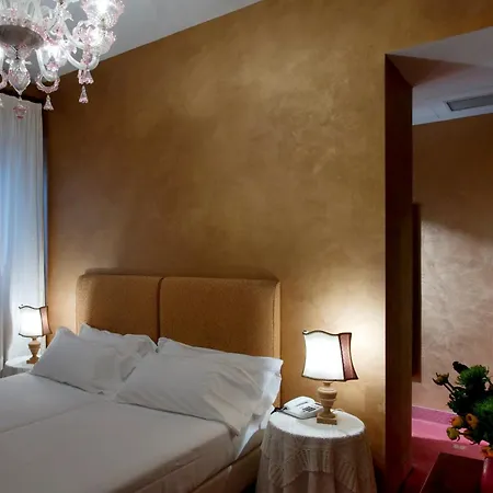 Columbia 3* Rom