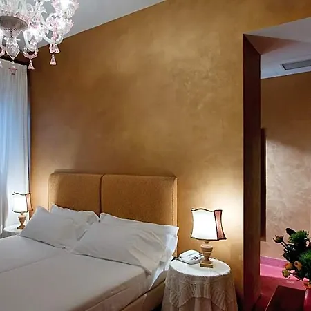 Columbia Hotel 3*