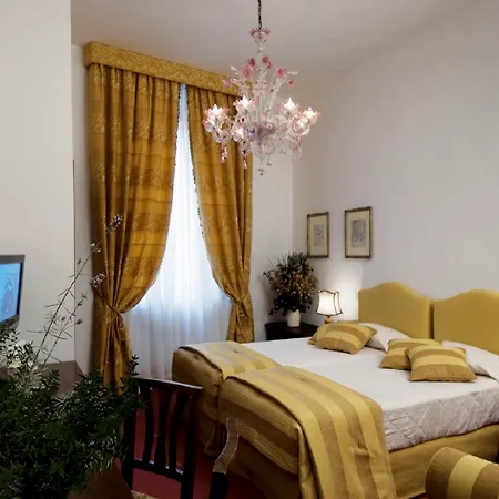 Отель Columbia 3*