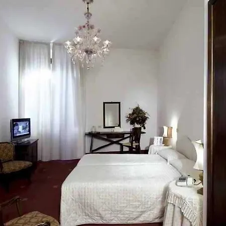 Отель Columbia 3*